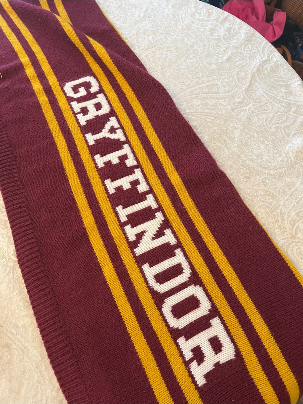 Pottery Barn Maroon, Gold & White Knit Throw Harry Potter, Gryffindor EUC 50x60”